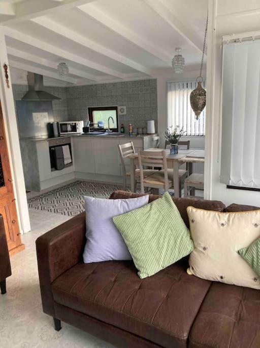 Cwtch Cymru Lodge 7F Caer Beris Holiday Lodge Park 빌스웰즈 외부 사진