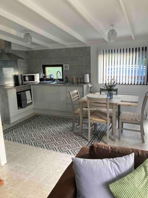 Cwtch Cymru Lodge 7F Caer Beris Holiday Lodge Park 빌스웰즈 외부 사진